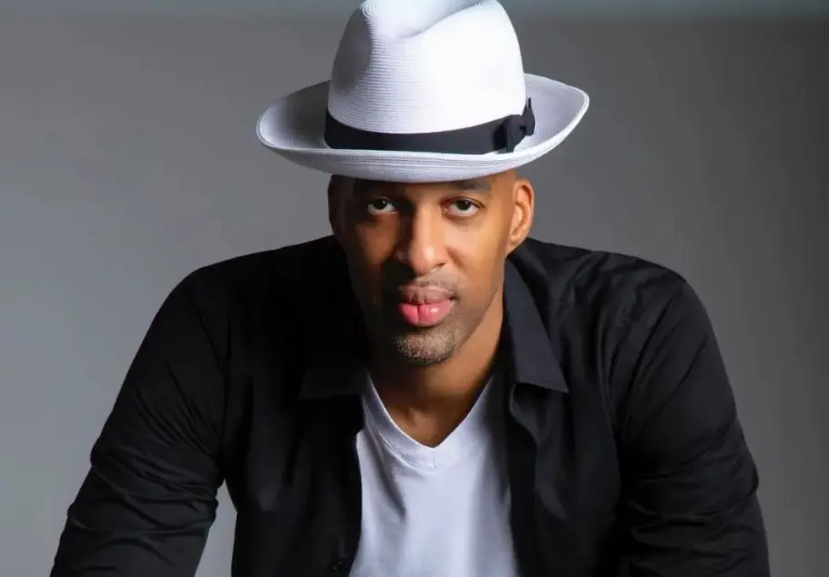 个篮板入账, 了影视圈