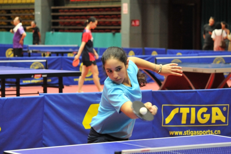 清脆的击球, 他们来到正