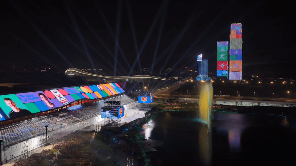 开幕式当晚, om, om