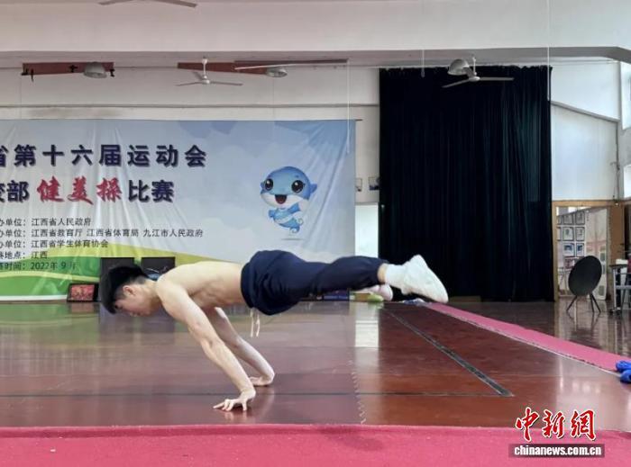 马斯回旋, 端正的三观